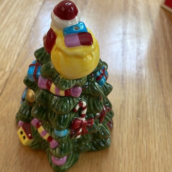 Spode Christmas Tree Salt and Pepper Shakers - Picture 3 of 6